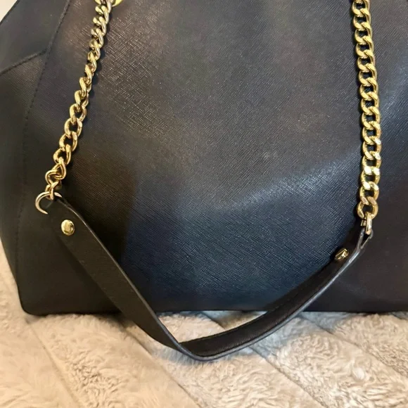 Michael Kors Black Shoulder Bag with Gold Chain - Picture 3 of 6